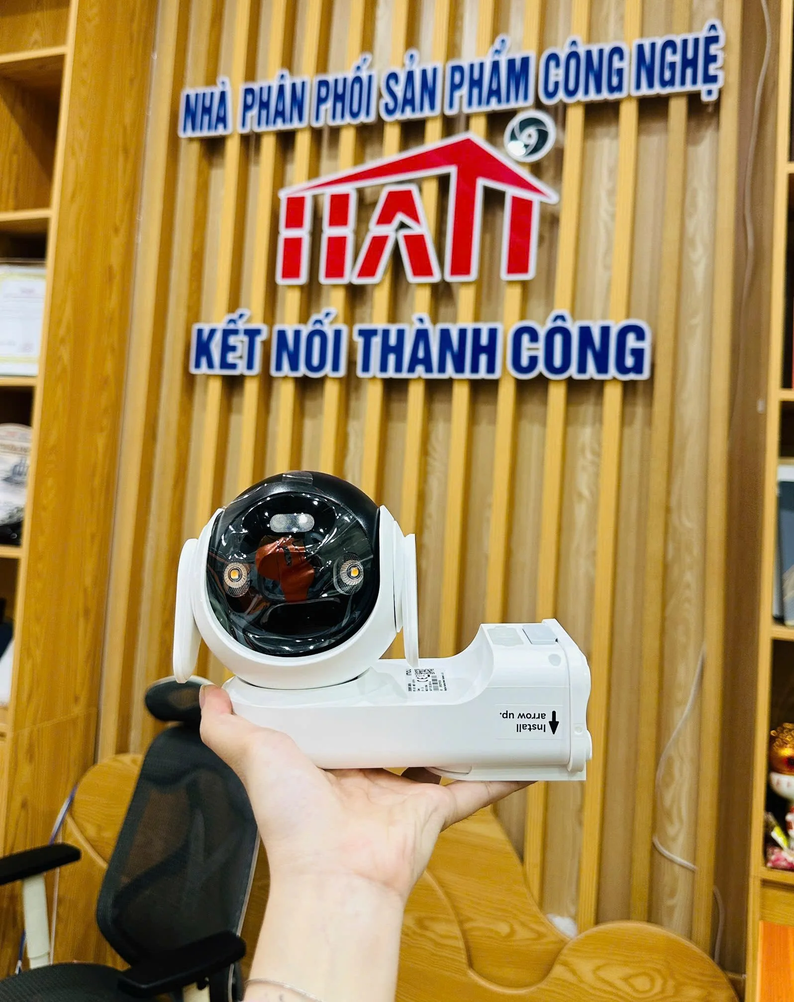 Camera IMOU 5MP 4G/WiFi PTZ Năng Lượng Mặt Trời IPC-UA7E-5M0T2-EU/FSP14 ( kèm Tấm Pin Năng Lượng Mặt Trời 5W) chính hãng